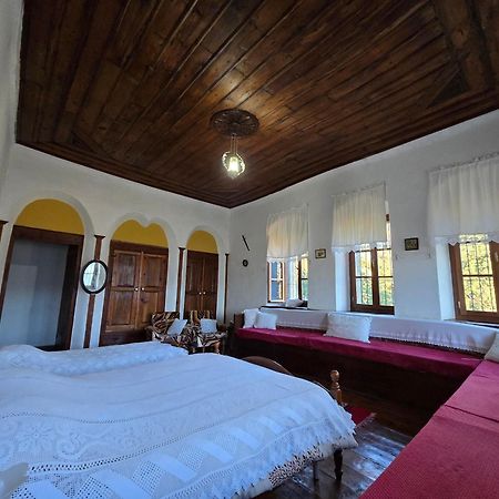 Traditional Guesthouse Permet Luaran gambar