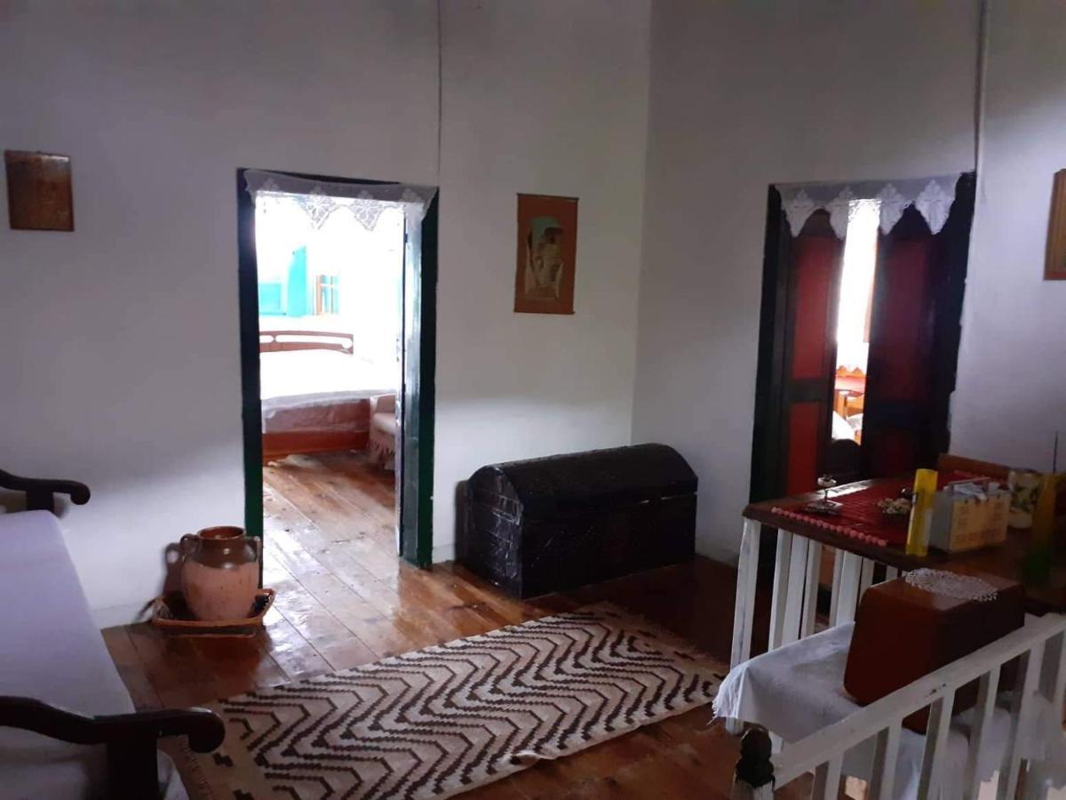 Traditional Guesthouse Permet Luaran gambar